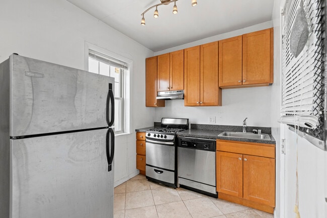 Building Photo - 4511 N Greenview Ave Unit 2E
