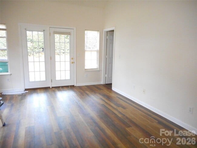 Photo - 1957 University Heights Ln