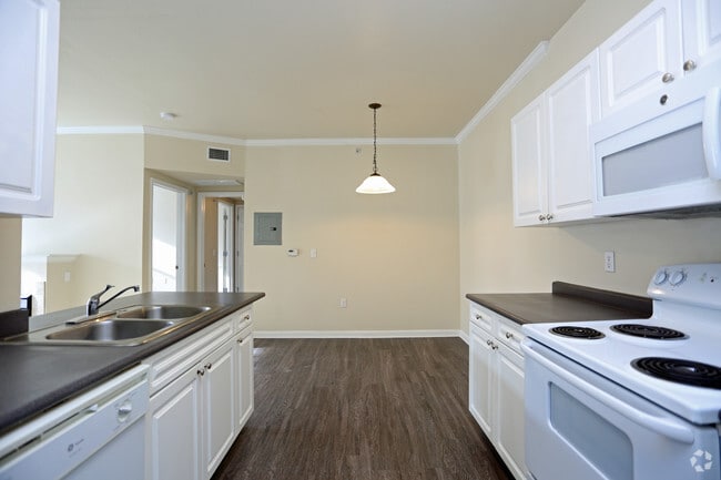 1HAB, 1BA - 763 ft²