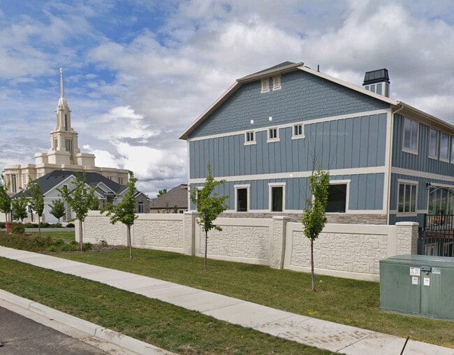 Photo - 936 W Temple Rim Ln Unit WALK out basement apartme