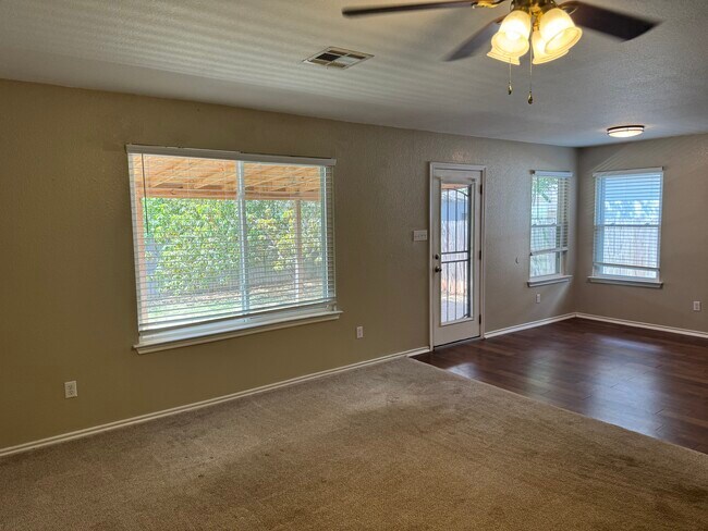 Photo - 450 Carriage Way