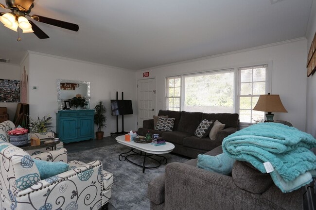 Photo - 206 E Grady St