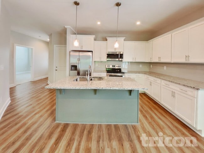 Photo - 571 Faye Aly