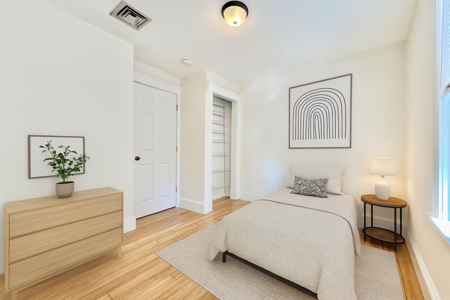 Photo - 13 Centre St