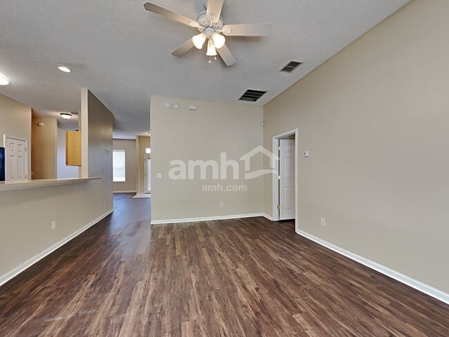 Photo - 11064 Apple Blossom Trail W