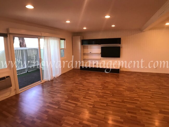 Photo - Beautiful lower condo with large patio in Tara Hills, a resort style living complex! Unidad 511