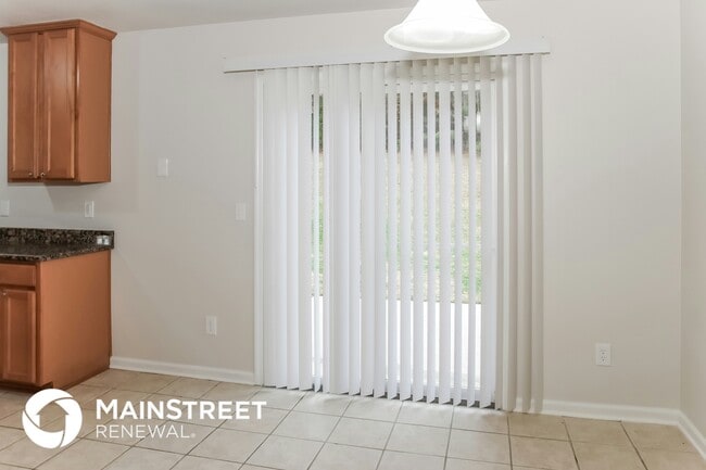 Photo - 174 Ranier St