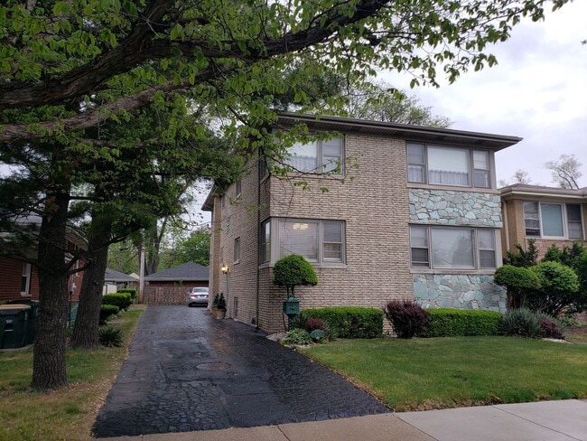 Building Photo - 2312 Oakton St Unit G