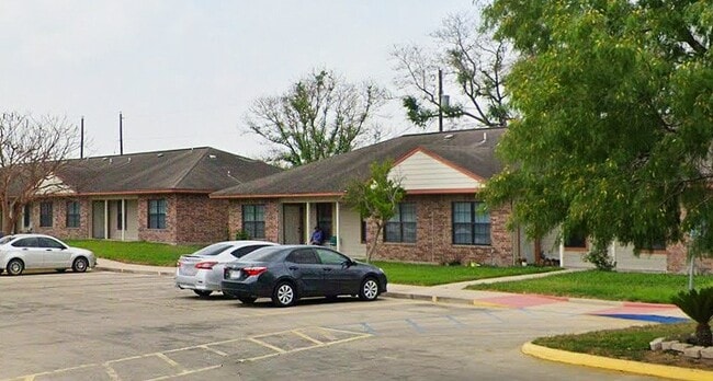 Photo - 212 Frank Doyno St