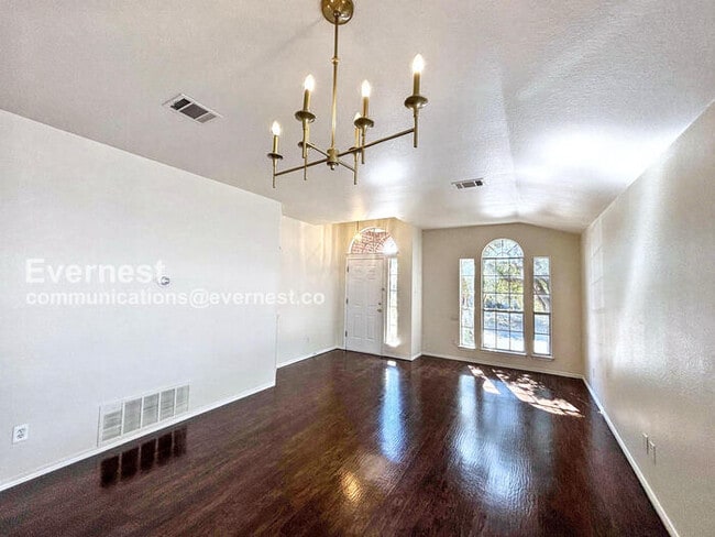 Photo - 1502 Sundance Dr