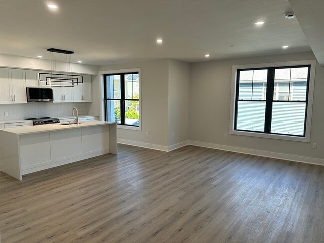 Photo - 260 Elm St Unit 304