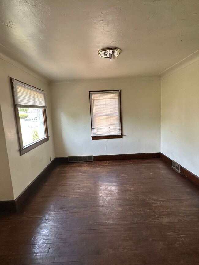 Youngstown Single Home Rental House Rental in Youngstown, OH