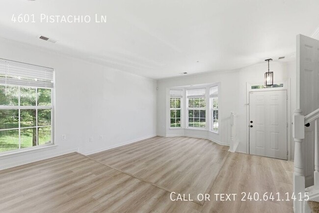 Building Photo - 4601 Pistachio Ln