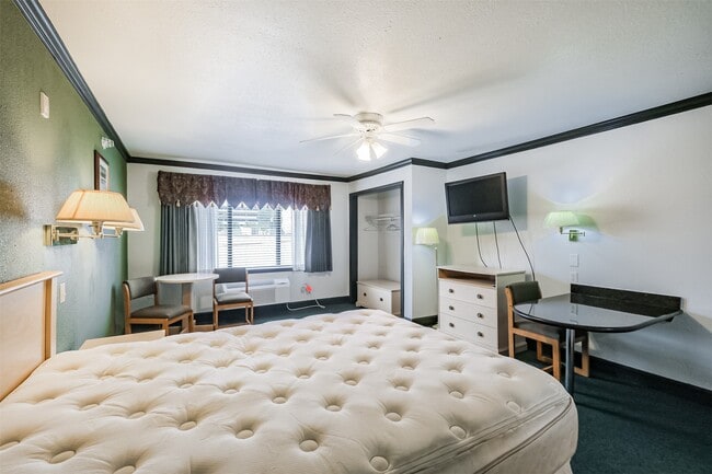 Building Photo - 1025 Swanson St Unit 208