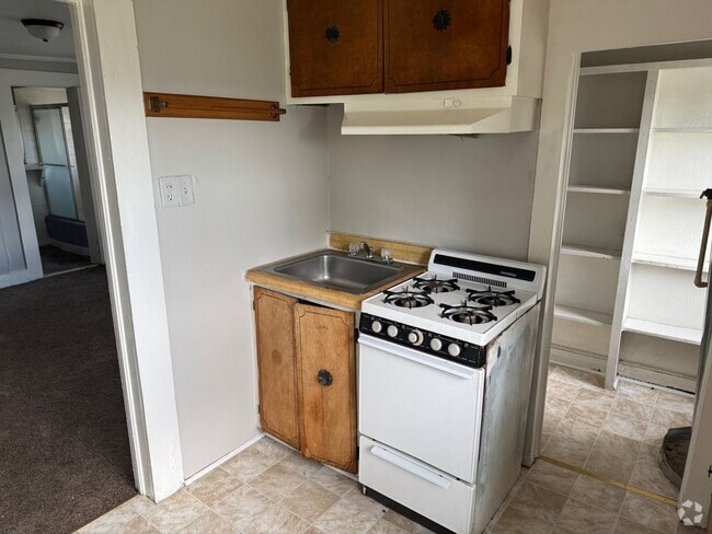Building Photo - 301 Elmwood Ave Unit 353 - Apartment 3