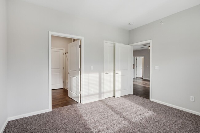 Photo - Spacious 2 Bed / 2 Bath with Patio – St. James Place, New Albany Unit 202