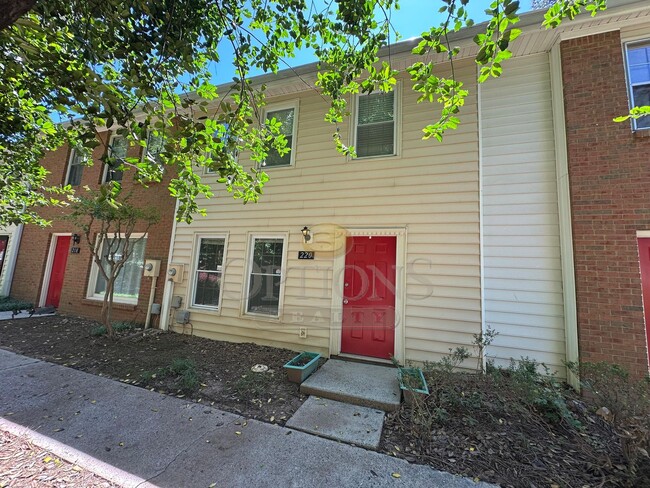 Building Photo - 2BR Townhouse in Roswell