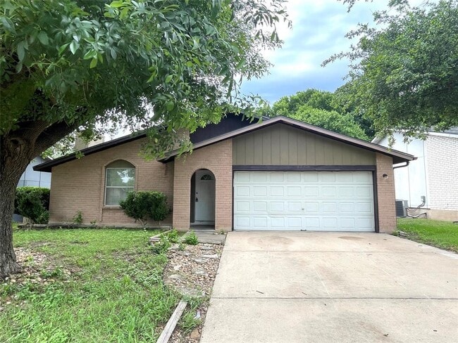 Building Photo - 1729 Cricket Hollow Dr