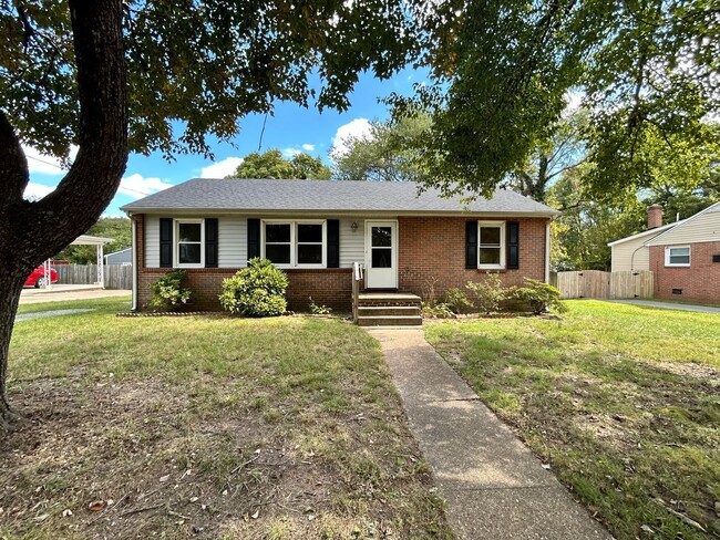 Photo - 1031 Derrymore Rd