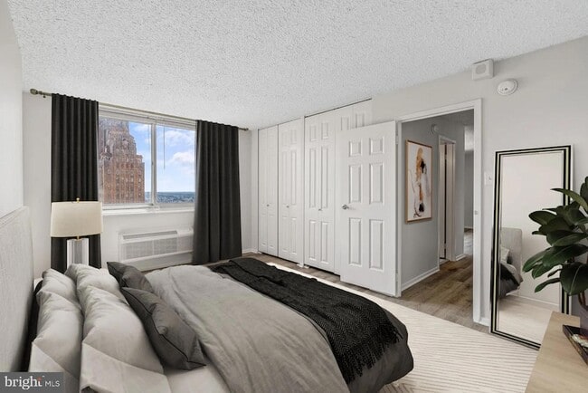 Building Photo - 1500 Locust St Unit 1B-2506 Rental