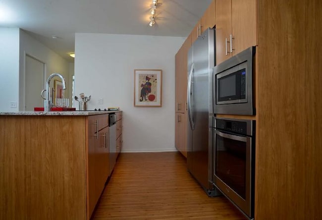 Photo - 190 E Illinois St