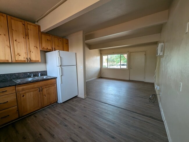 1146 Siskiyou Ave