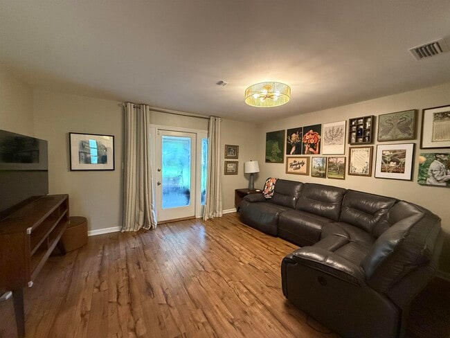 Photo - 2306 W Indianhead Dr