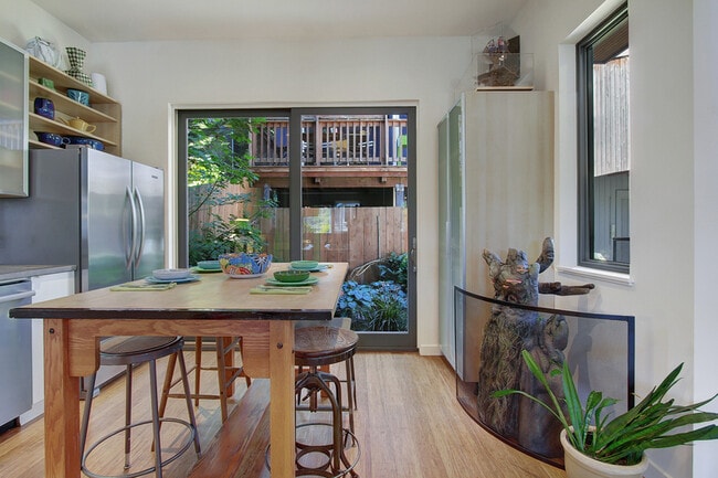 Photo - 216 26th Ave E