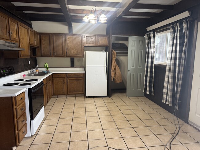 Building Photo - 571 Martha Ave Unit 571 B