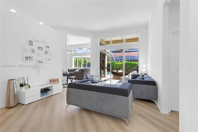 Photo - 1102 Camellia Cir