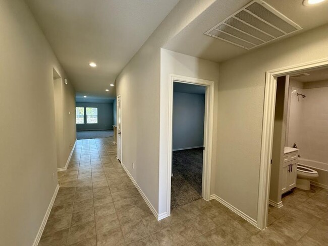 521 Bronze Cir W