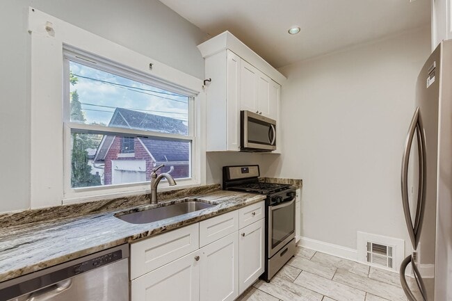 Photo - 7356 N Ashland Blvd