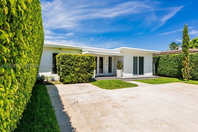 Photo - 575 W 50th St