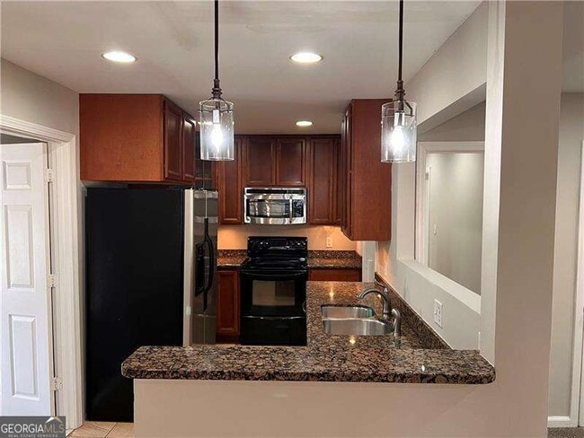 Photo - 2047 Panstone Ct SW