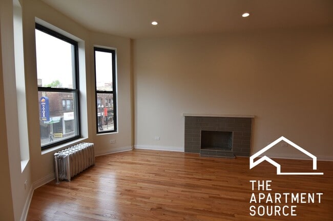 Photo - 907 W Belmont Ave
