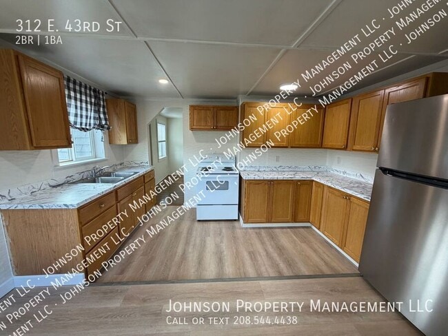 Photo - 312 E 43rd St