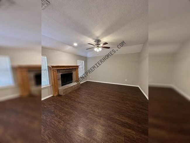 Photo - 325 W Strasburg Way