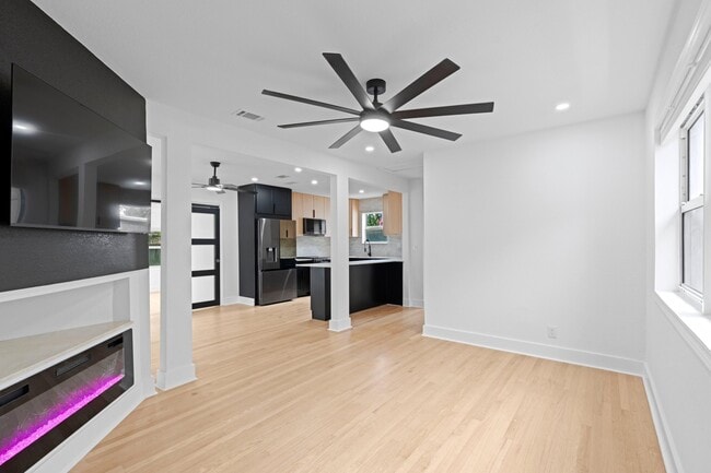 Photo - 711 NE 8th Ave