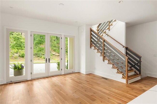 Photo - 10904 Serenbe Ln