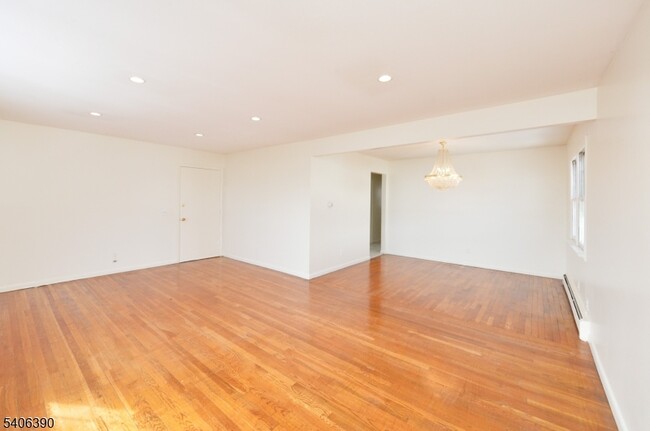 Photo - 100 Eastern Wy