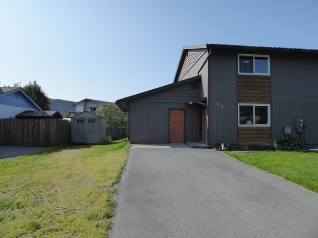 Building Photo - Pet Friendly Valley 2 story town home 2BD/...
