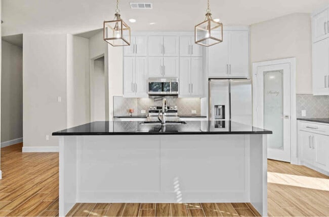 Photo - 130 W 5th St Unit B