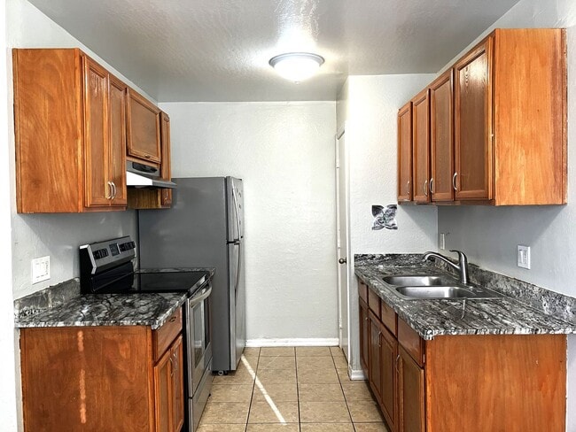 Building Photo - 4022 E Portland St Unit 3