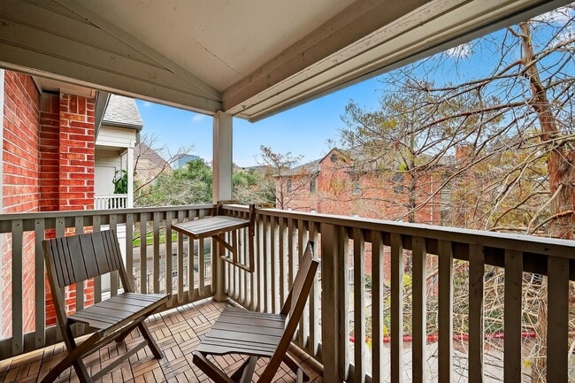 Building Photo - 4041 Drake St Unit 109