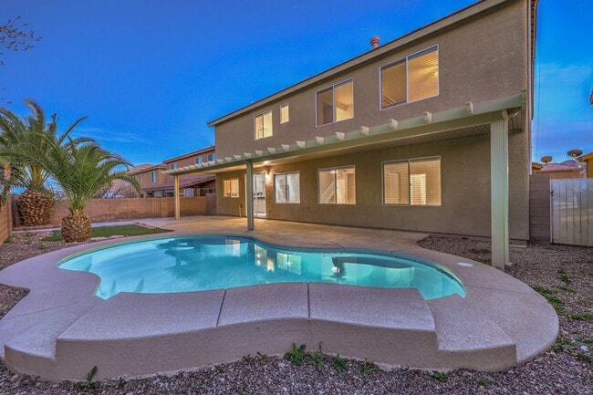 Photo - Gorgeous 6Bed/5Bath/4Car, 2-Story Home located in the Mountains Edge