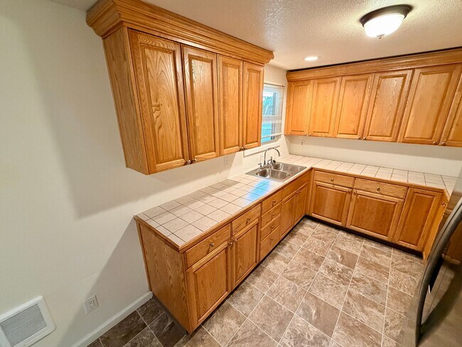 Photo - Two Bedroom Apartment in Central Salem Unit 2595