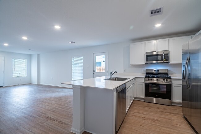 Photo - 1508 Las Cuevas Dr