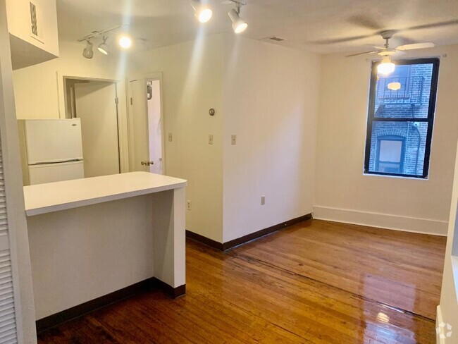 Building Photo - 13 Charter Unit APT2R