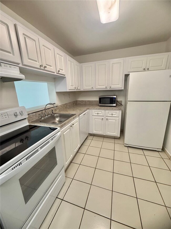 5201 NW 7th St Unit 202