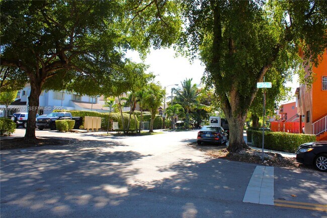 Photo - 2260 W 55th St Unit 3